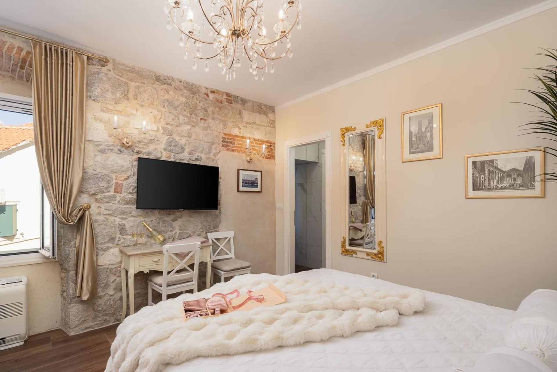 Luxury & - Riva & Sea View In Diocletian Palace Split