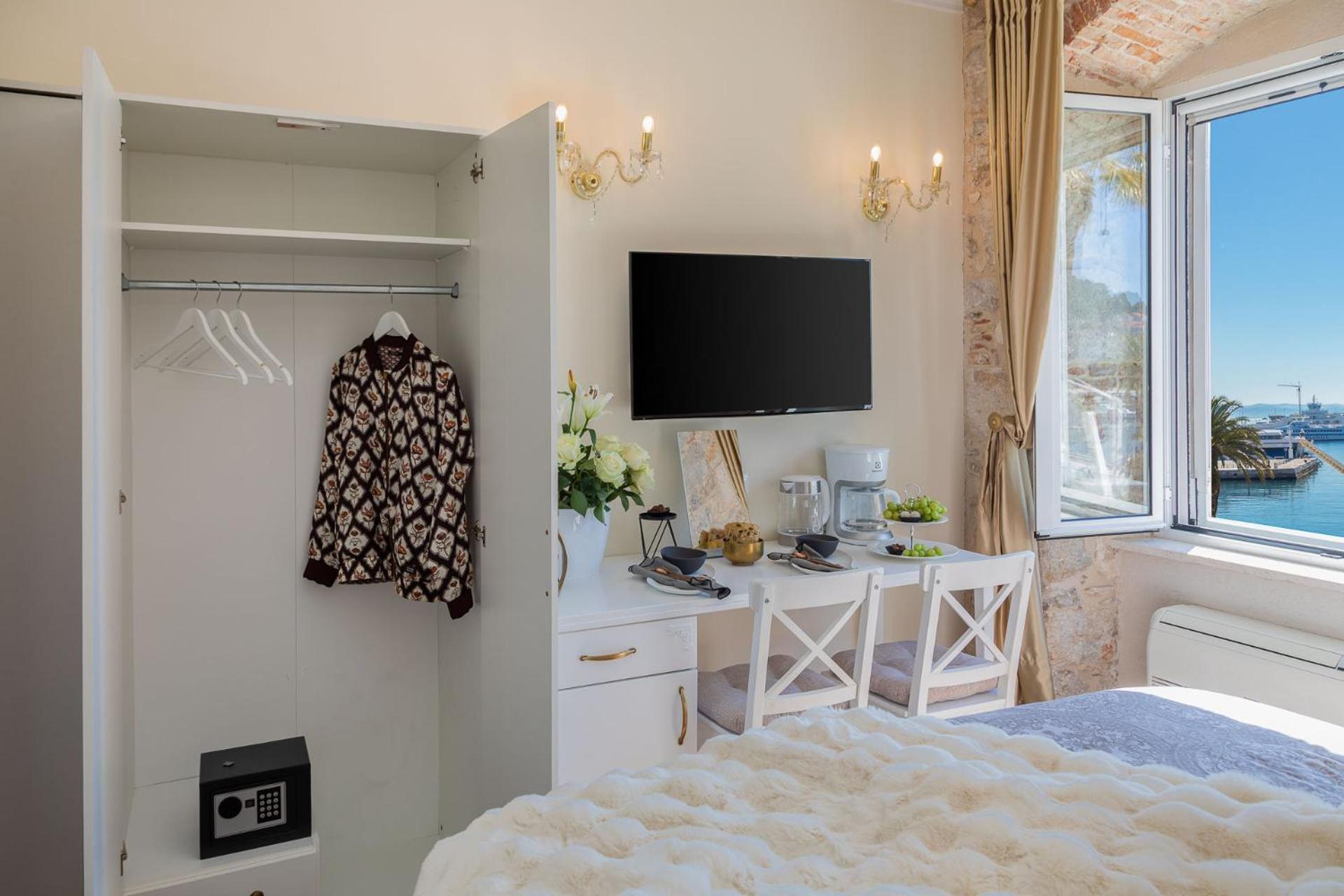 Luxury & - Riva & Sea View In Diocletian Palace