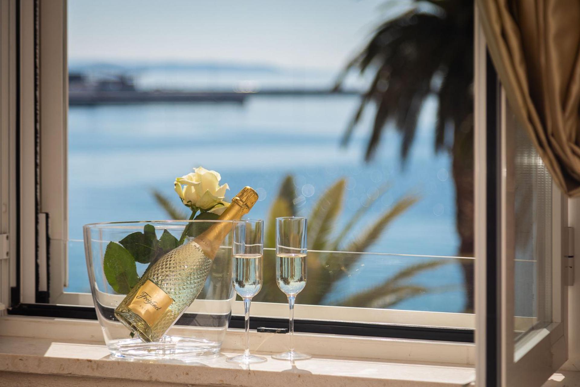 Luxury & - Riva & Sea View In Diocletian Palace Penzion